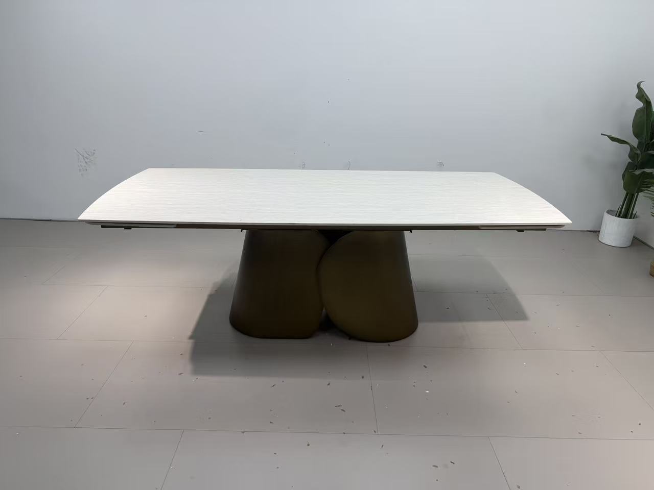 First travertine-look sintered-stone table closed