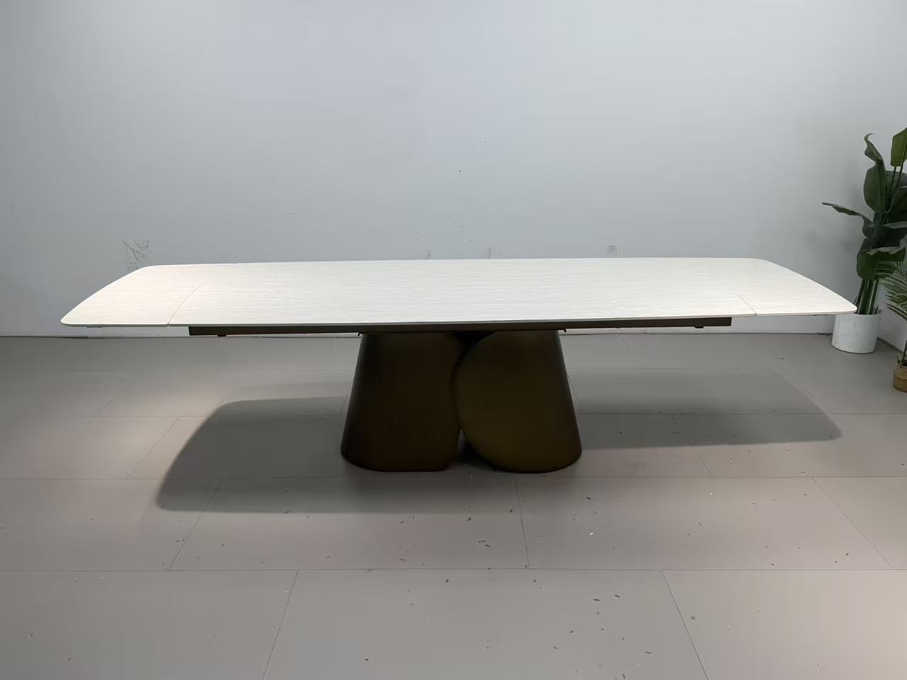 First table extended from the front